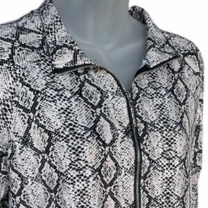 Lulu -B snake skin 1/4 zip slip over shirt jacket size medium